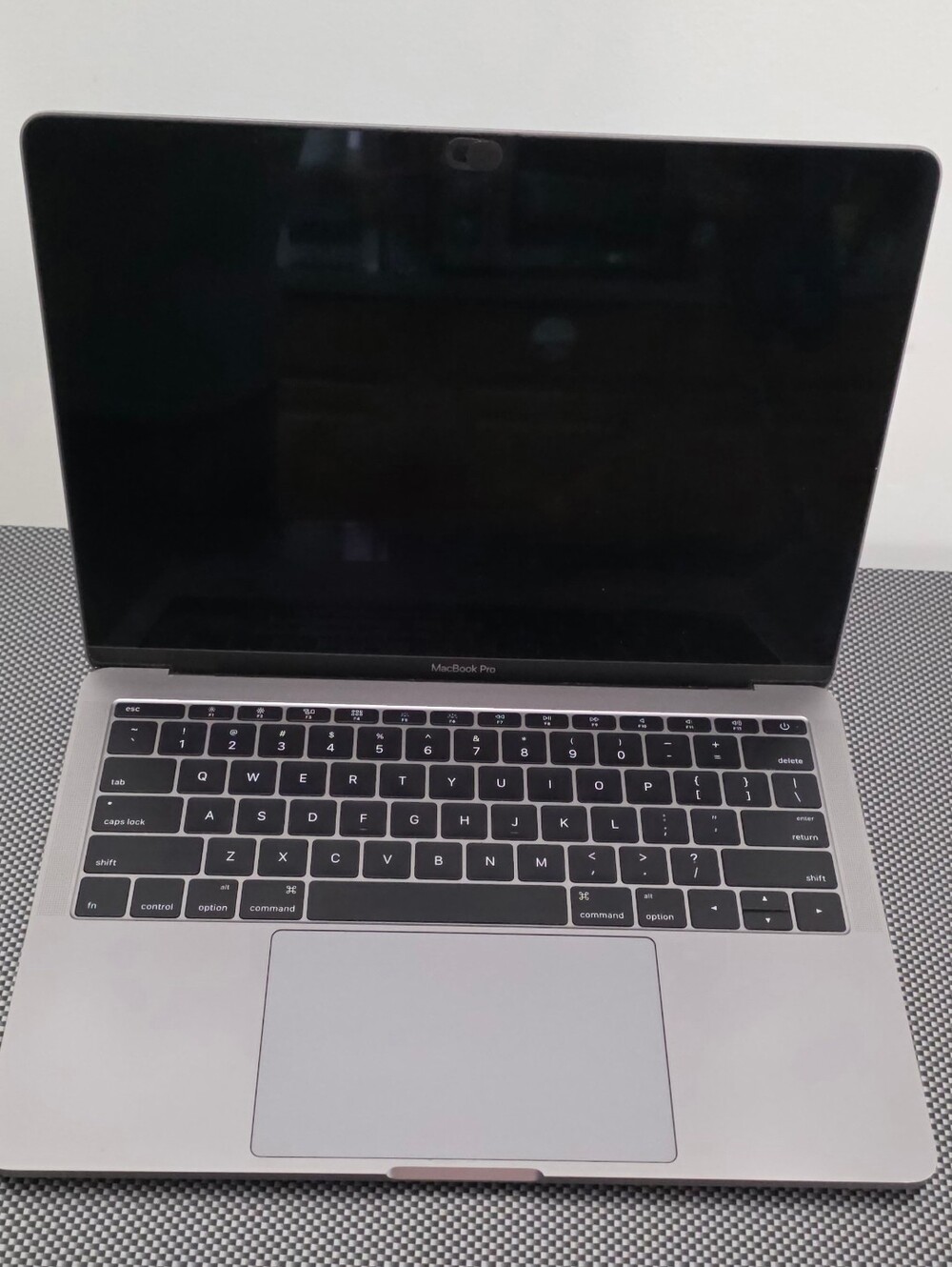 Apple MacBook Pro 13-inch A1708, Late 2016, 2.0 GHz i5 EMC 2978 — for parts Or..